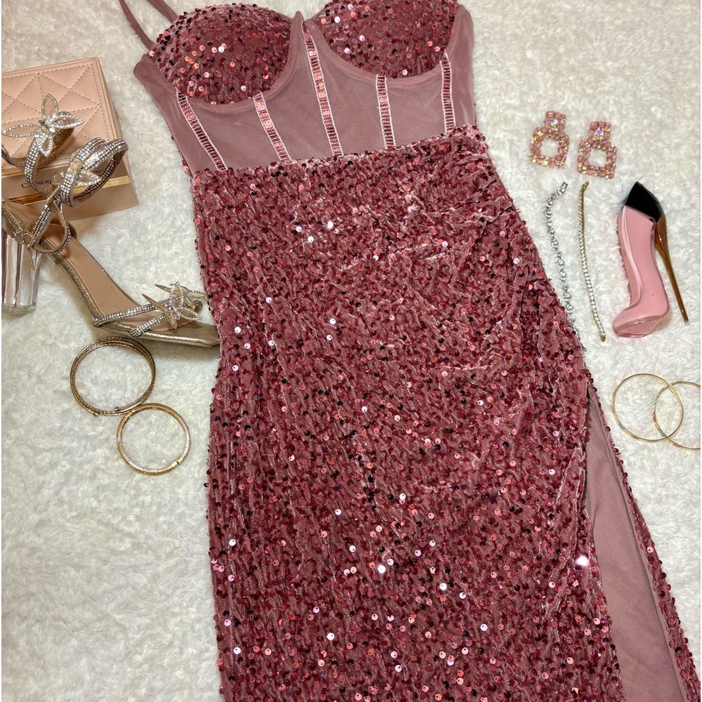 ✨Long Pink sequin bodycon dress with corset top and side slits